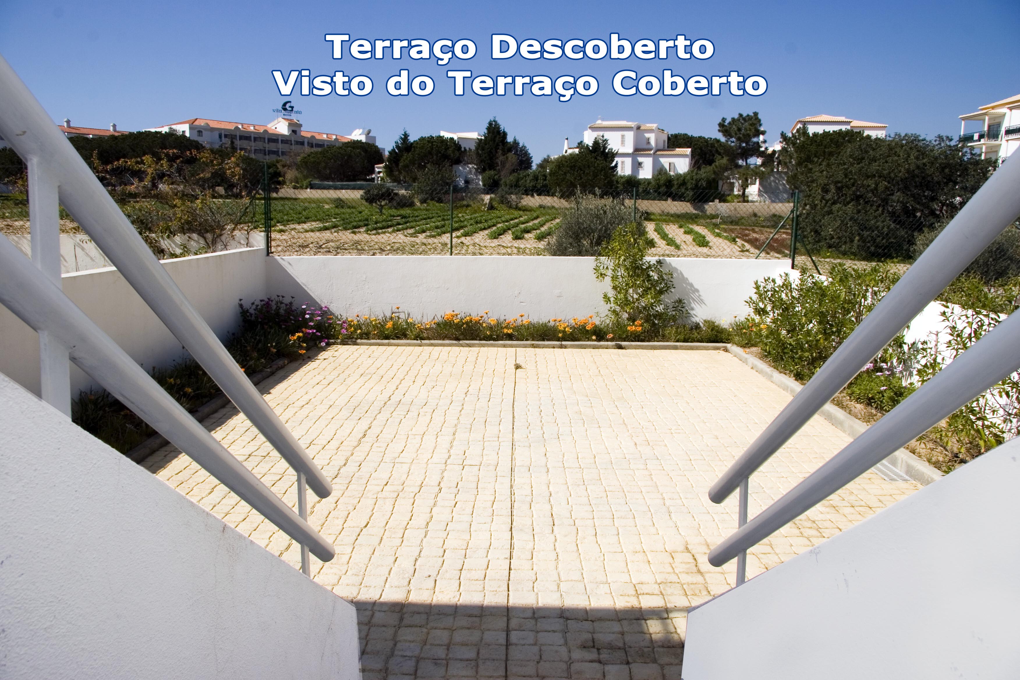04_A_Ramos_Apartamento_de_Férias_T1_Praia_da_Galé_Albufeira_1974 Terraço fora